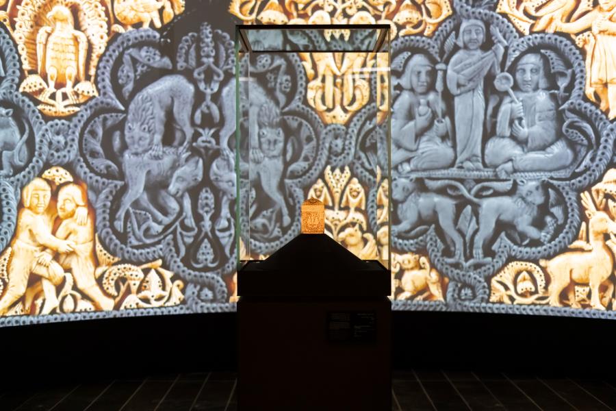 the pyxis of prince al mughira at louvre abu dhabi