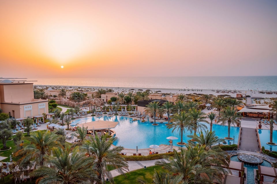 Hotels & Resorts