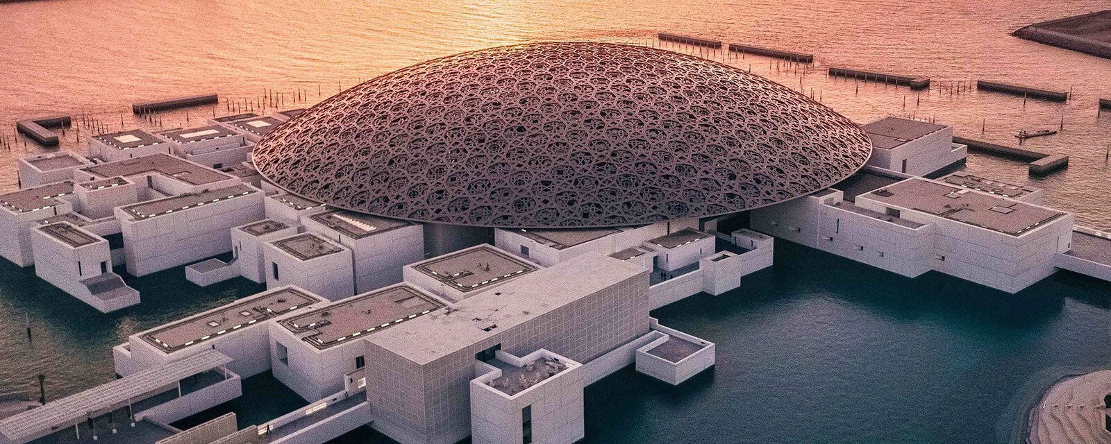 7. מוזיאון הלובר אבו דאבי (Louvre Abu Dhabi)