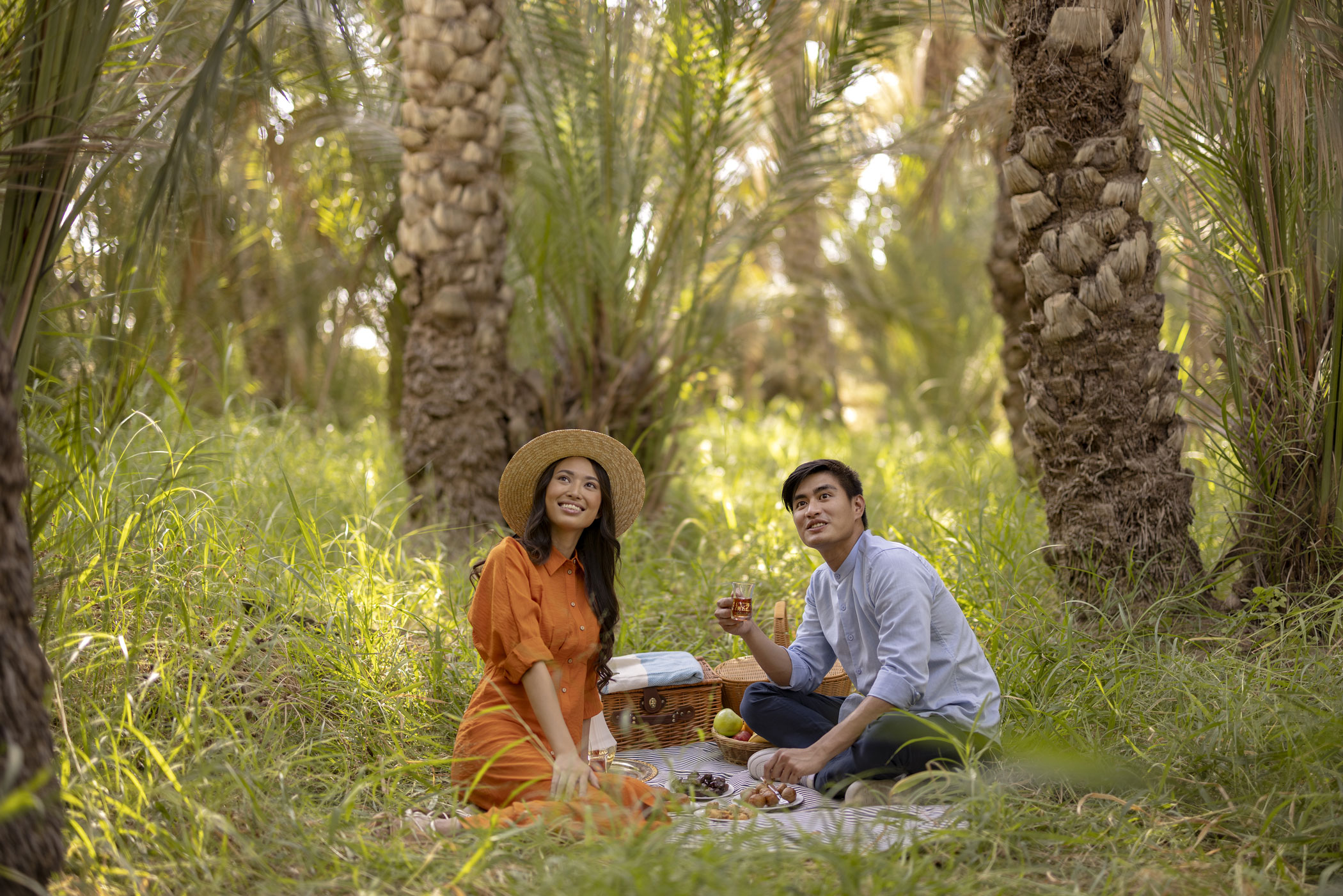 Dans les allées ombragées de l’Oasis d’Al Aïn, les palmiers centenaires murmurent l’histoire d’un mode de vie durable, entre traditions agricoles et fraîcheur bienfaisante.