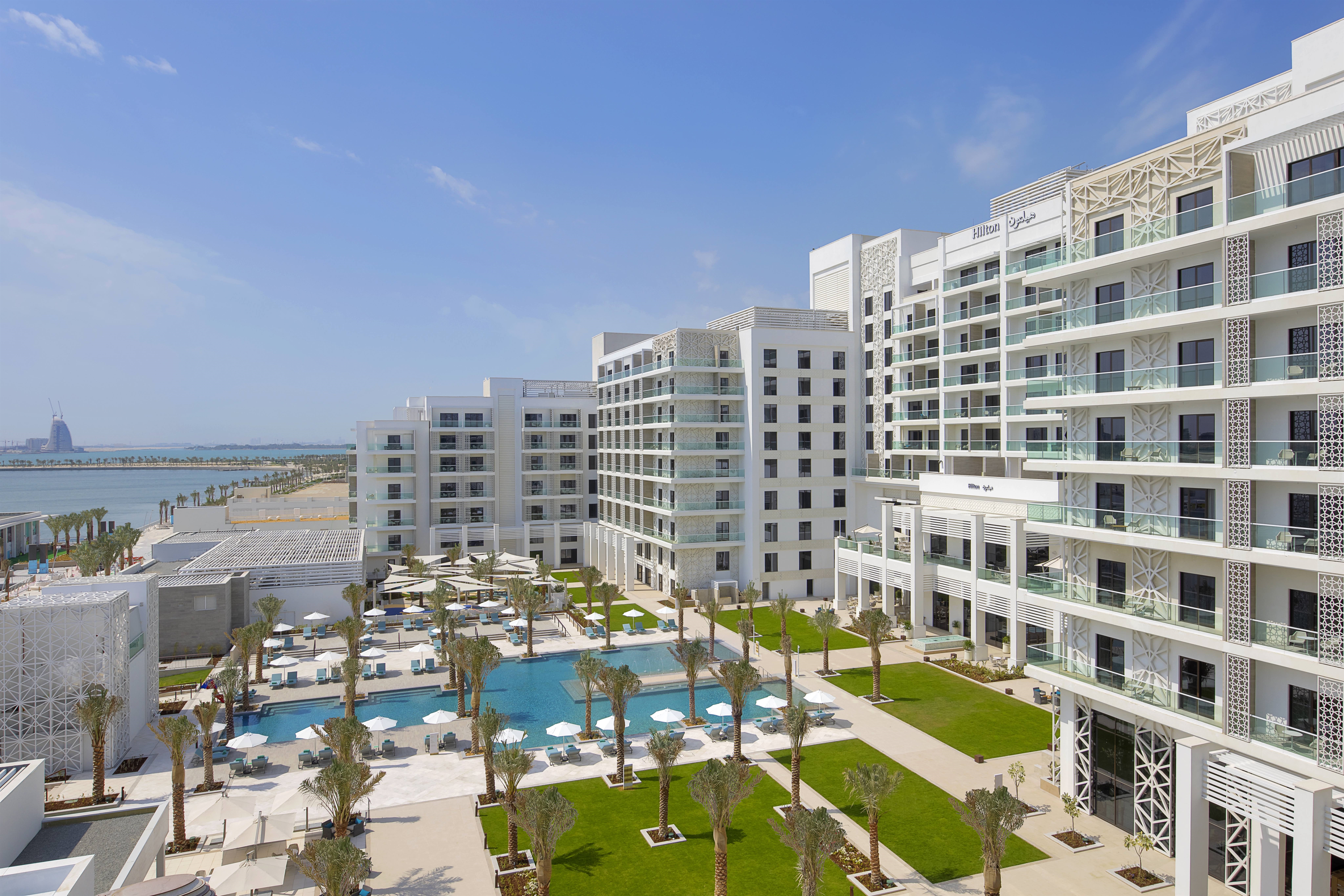  Découvrez un hôtel luxueux à Abu Dhabi, alliant confort moderne et paysages enchanteurs, idéal pour un voyage inoubliable.