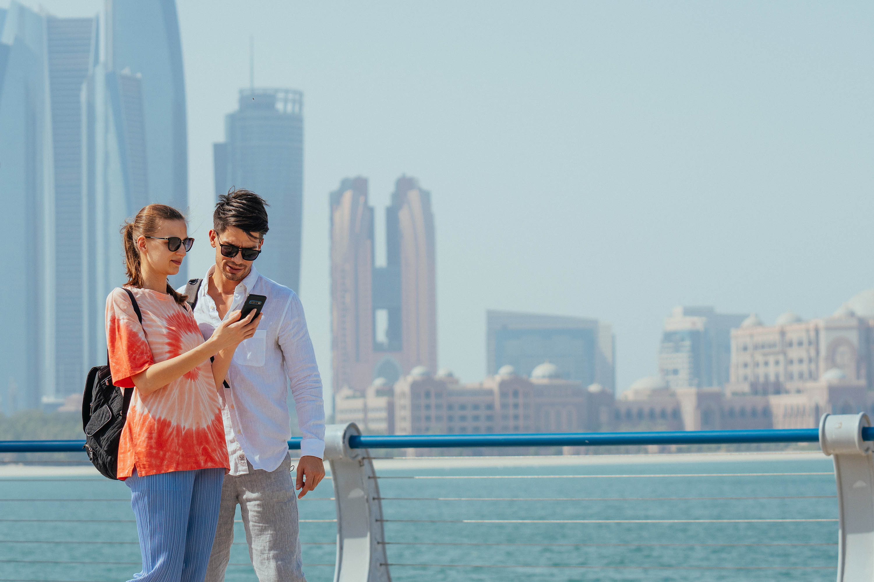 Western couple on a free walking tour of Abu Dhabi