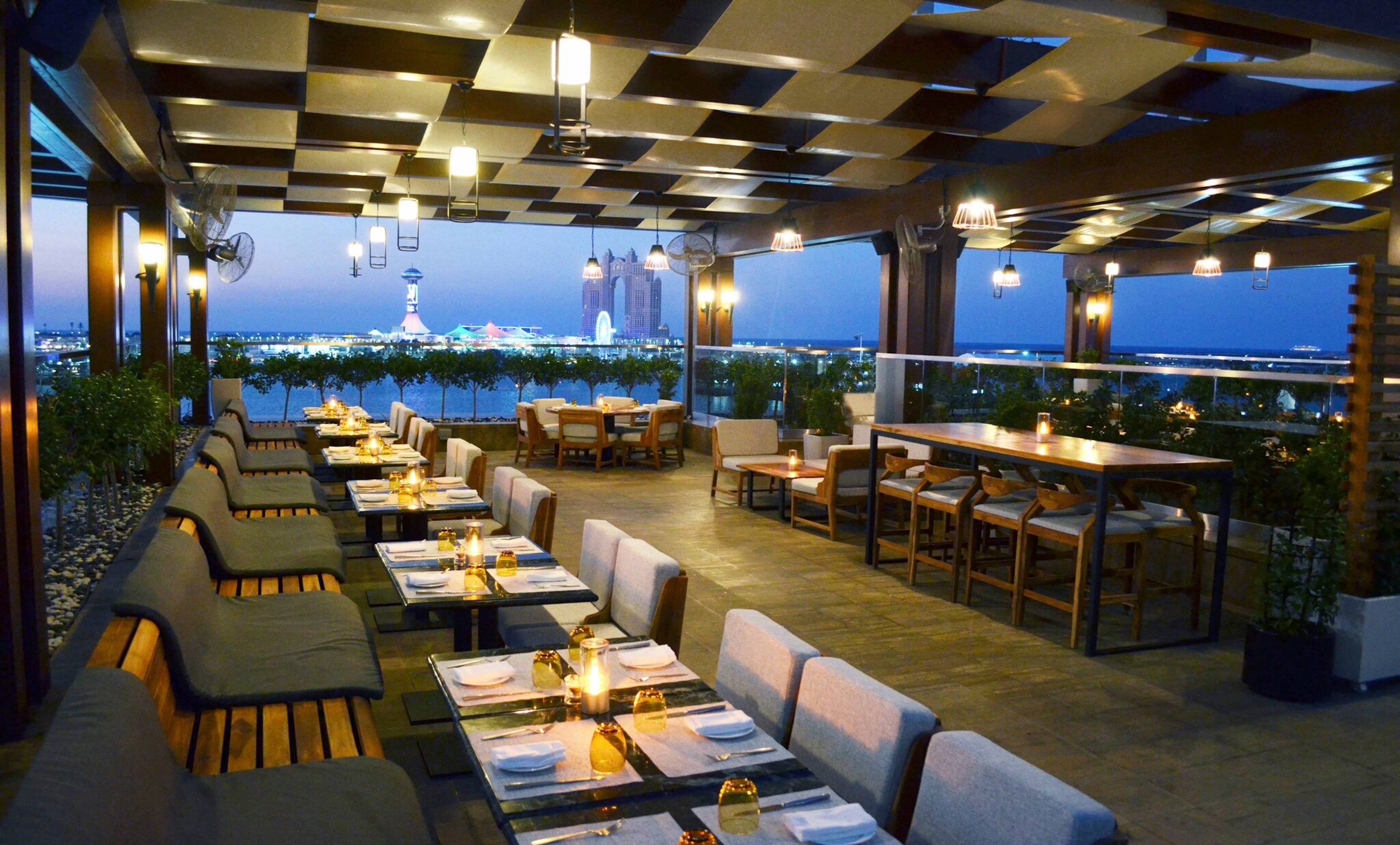 azura panoramic lounge