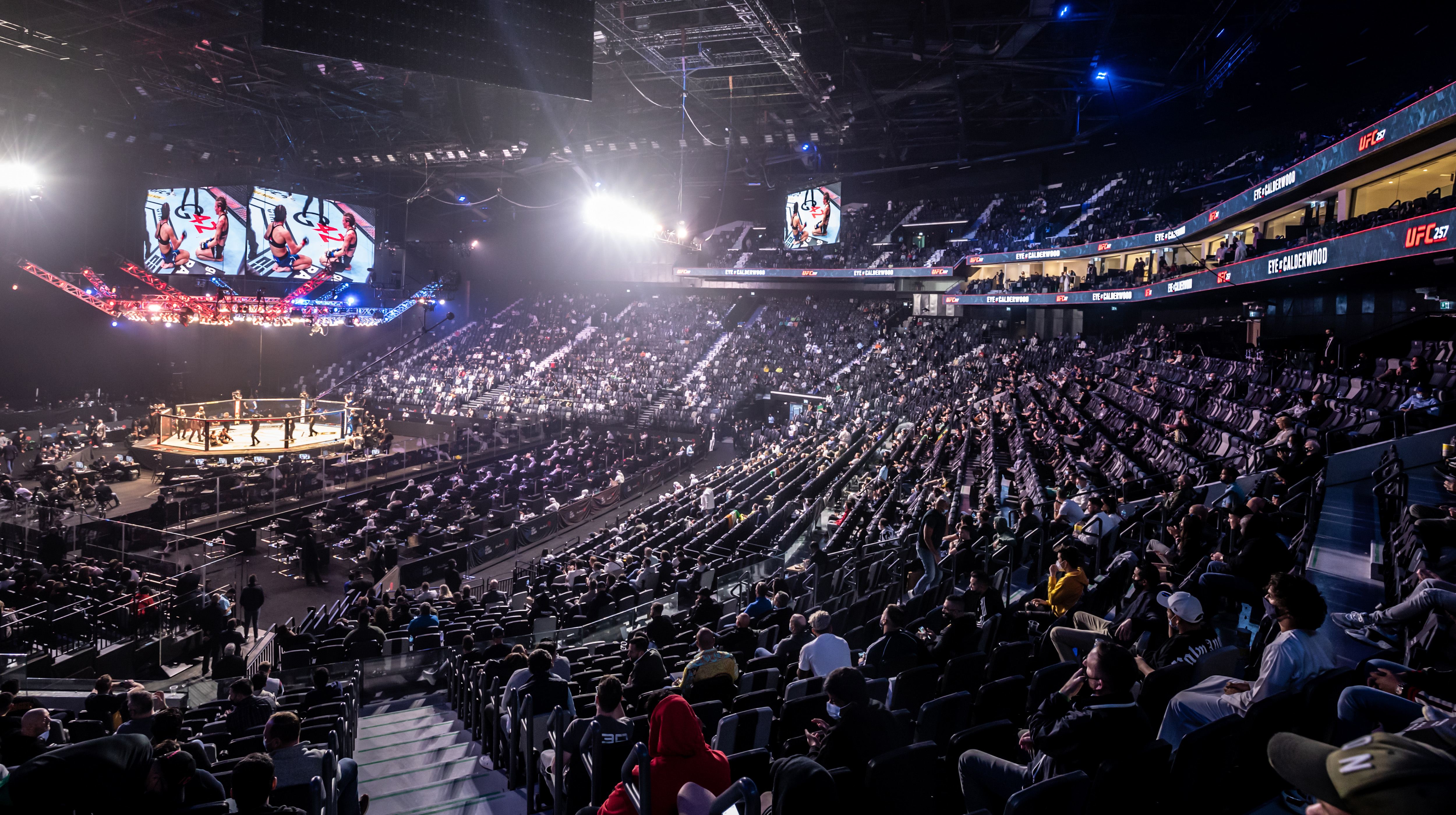 ליצור זכרונות בהיכל Etihad Arena 